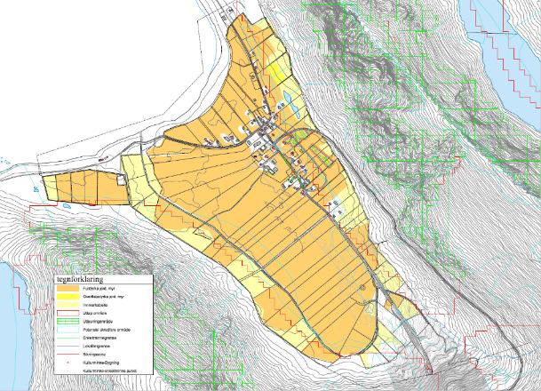 Oversikt over fylldyrka jord/myr (mørkegul), overfalte dyrka jord/myr (mellomgul) og Innmarksbeite (lysegul). Kulturminner og skredområde er også markert på kartet.