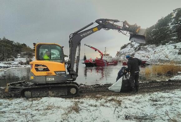 Prosjektet «Ren Oslofjord» - tiltak mot marin forsøpling Prosjektet Ren Oslofjord strandlinjen har fått midler fra