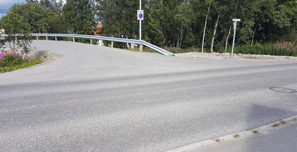 2.3.5 Strekning Dorgvegen Dette er en relativt smal boliggate. Strekningen mangler tilrettelegging og belysning. Fartsgrensen er 30 km/t (50 km/t ifølge NVDB) uten humper.