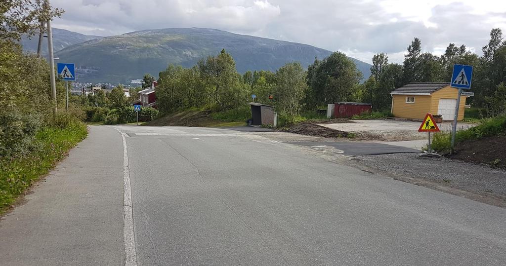 2.3.23 Kryssingspunkt 13 13 Punktet er et gangfelt som forbinder fortauet langs Nordøyvegen på den ene siden med bussholdeplass og Sørlivegen på den andre siden.