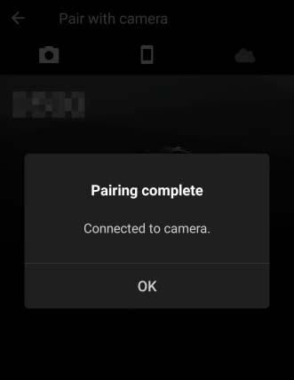 7 Kamera/iOS-enhet: Følg instruksjonene på skjermen. Kamera: Trykk på J. Kameraet vil vise en melding om at enhetene er tilkoblet. ios-enhet: Paring er fullført. Trykk på OK for å gå ut til -fanen.
