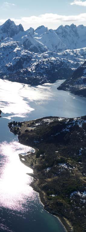 Lyngenfjorden. 22 Øksfjord VERDT Å OPPLEVE Hammerfest ble grunnlagt i 1789.