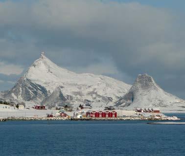 la Po N 3 3 66 Nesna en el rk i rs Sandnessjøen helgelandskysten De syv søstre 10B Brønnøysund 10C FIX ILONA WARNKE /PHOTO COMPETITION /HURTIGRUTEN Et underlig fjell i havet VERDT Å OPPLEVE