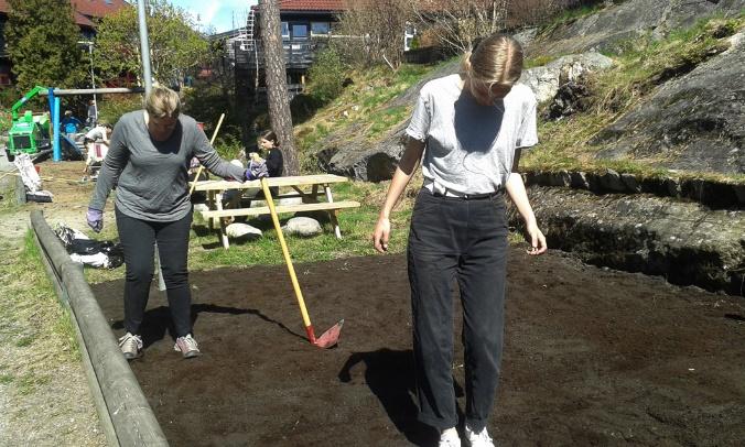 Alle takene ble skiftet ut i 2004. Alle stålpipene ble skiftet ut i 2012. Utover dette, og de tiltakene som er nevnt innledningsvis, er endringer i husene gjort av eierne.