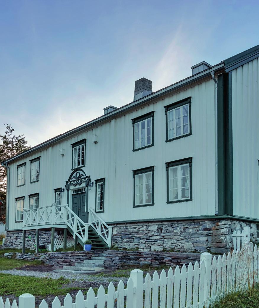 MAURSUND GÅRD, SKJERVØY Handelsstedet Maursund hadde sin storhetstid fra slutten av 1700-tallet til slutten av 1800-tallet og forteller i dag om fiskeri og handelshistorie i Nord-Troms Maursund farm