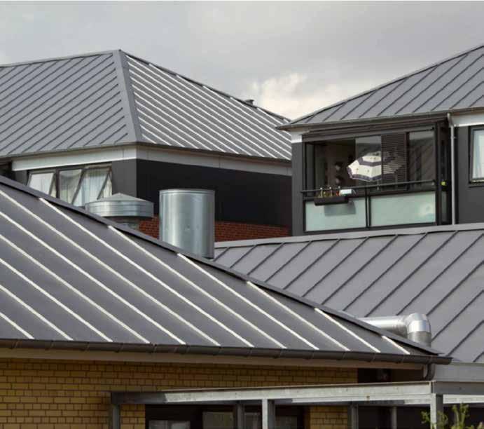Plannja takplater til alle typer bygg Plannjas brede og funksjonelle utvalg av profiler i stål og aluminium dekker takfall fra 8 grader og oppover.
