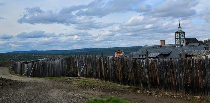 Av Røros fremste fortrinn er den unike kombinasjonen av et urbant og levende bysentrum der det skjer masse spennende gjennom året, og samtidig det fine småsamfunn-preget,