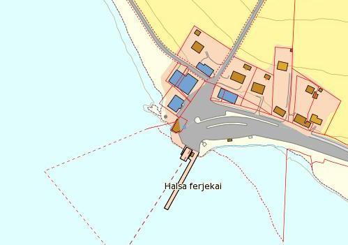 Figur 2 viser beliggenhet til fergeleiet merket med sort sirkel Landområdet sør øst for tiltaksområdet fremstår som delvis bebygd utfylling i sjø.