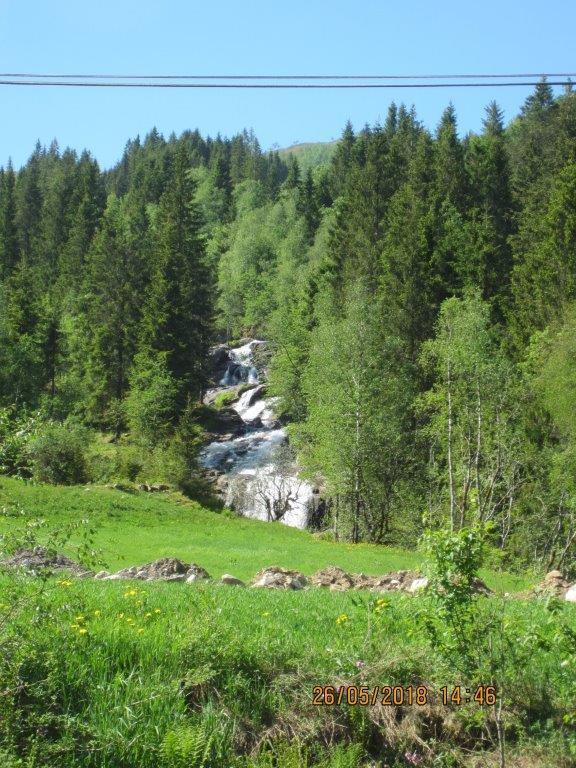 Minstevassføring: I gjeldande konsesjon er det sett krav om slepp av minstevassføring heile året. Denne vassføringa inkl.