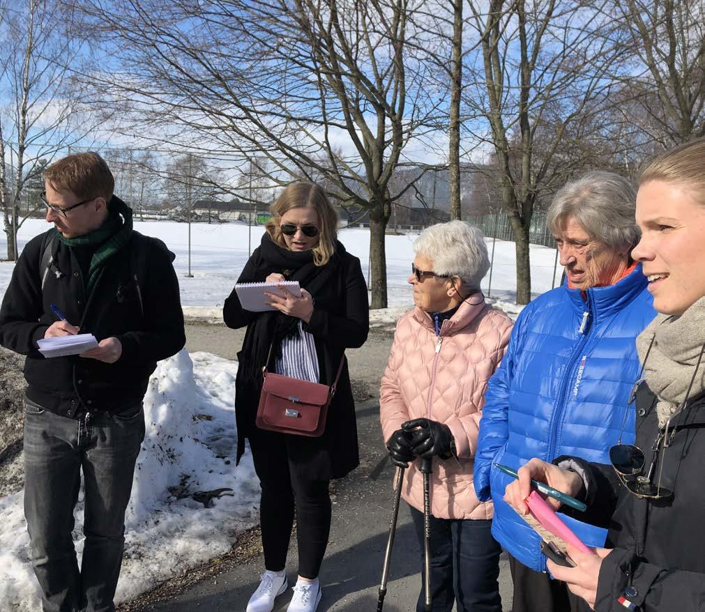 Medvirkning og samskaping Seniortråkk i Drammen. Foto Ingvild Aarholt Hegna, DOGA. Stedsvandringer Stedsvandringer er en type befaring kombinert med samtaler og registreringer ute i nærmiljøet.