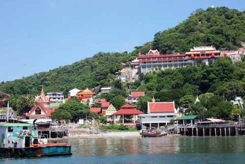 KOH SI-CHANG Øya Kho Sichang er bare 30 min kjøring og 40 min båtreise fra Pattaya.