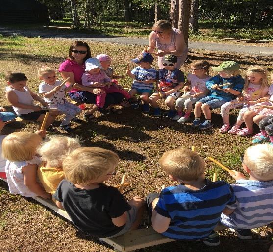 SATSINGSOMRÅDE Satsingsområde i Skogstua barnehage er sosial kompetanse, livsmestring og fellesskap.