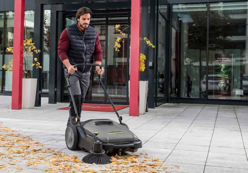 SONE 2 Inngangen SONE 3 Innendørs HOVEDBØRSTEN FEIER SELV NÅR DU SVINGER! KM 70/20 C KM 70/20 C 2 SB KM 75/40 W BP PACK Gå-bak feiemaskin Gå-bak feiemaskin Gå-bak feiemaskin 1.517-106.0 1.517-107.0 1.049-207.