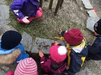 Barns lek og aktivitet i barnehagen er naturlig knyttet til tall- og mengdeforståelse, målinger, romforståelse, mønster og klassifiseringer. (Sammen for kvalitet lek og læring. kap.