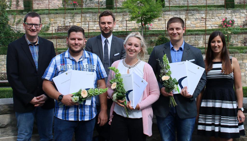 4 Amtsblatt des Landkreises Nordsachsen, 13. 9. 2019 Während Sarah Zapf, Martin Schmidt und Rico Enders ihre Ausbildung vor wenigen Tagen erfolgreich abgeschlossen haben (Foto rechts) und vom 2.