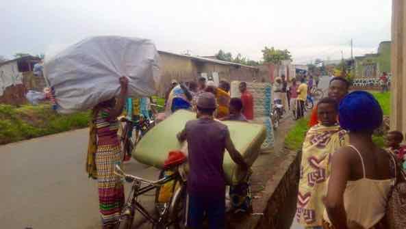 Frykt, men også lysglimt i uro- områder Stadig flere mennesker i Burundi flykter ut av byene og inn i naboland.