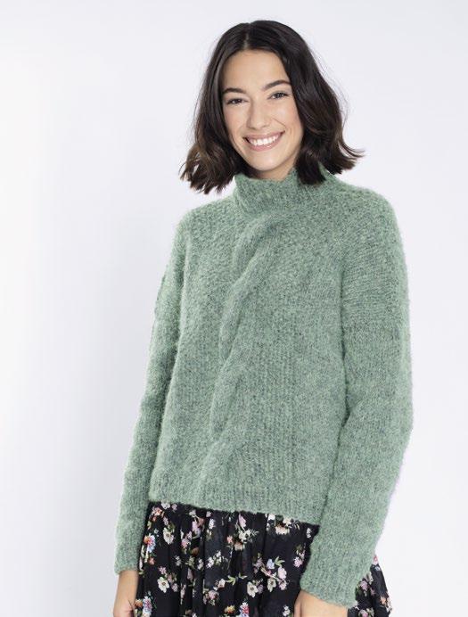 Garn brukt i denne oppskriften COZY Supersoft blowgarn 45 % ull 30 % akryl 25 % nylon Produsert av ITPGroup COZY Supersoft Blowgarn er et supermykt og lett fashiongarn i ull-blend.