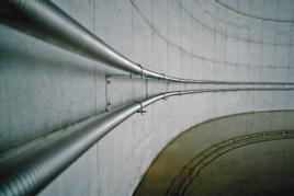 Tilkobling på innsiden av reaktortanken Ved tilkobling på innsiden av tanken, tilkobles de korrugerte rørene en rørgjennomføring med det flammehemmende GRAPA grafitttilkoblingssystemet, som