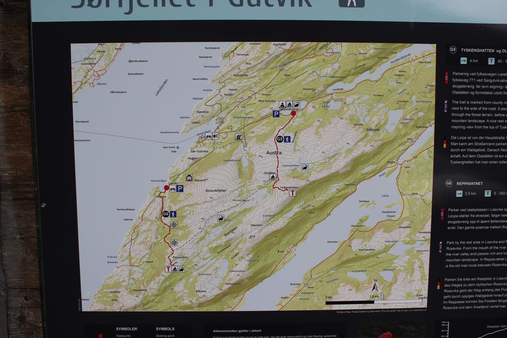 grensen til Nærøy og Bindal, og har godt utsyn i alle retninger.