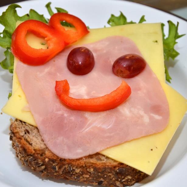 I ferieklubben tilbyr vi mange spennende aktiviteter på basen, i nærområdet og vi går på turer. Mattilbudet På Aktivitetsskolen serveres det et enkelt måltid hver dag.