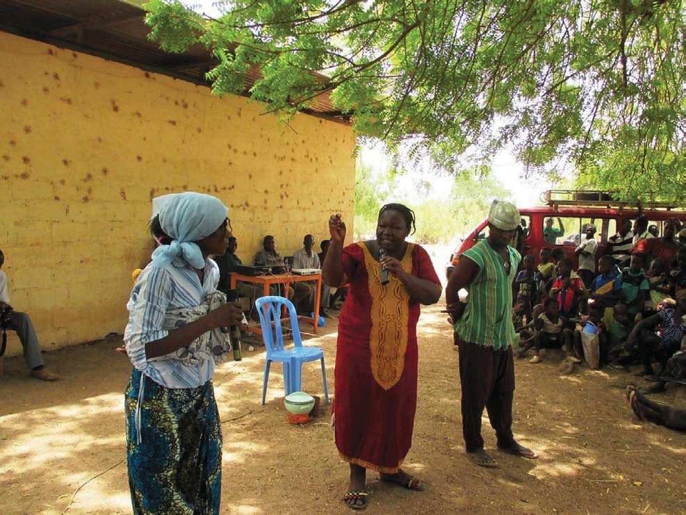 U La connaissance des plantes à travers le théâtre forum Durant le mois d avril, les comédiens de la troupe de Namangdzanga (en français : tout le monde va en profiter) de Koudougou ont donné deux