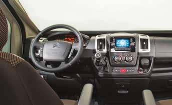 Bluetooth DAB radio, MP3 spiller kompatibel & integrert navigasjon. Tilhengerfeste. Ryggekamera. Parkeringsensorer. Aluminiumfelger.