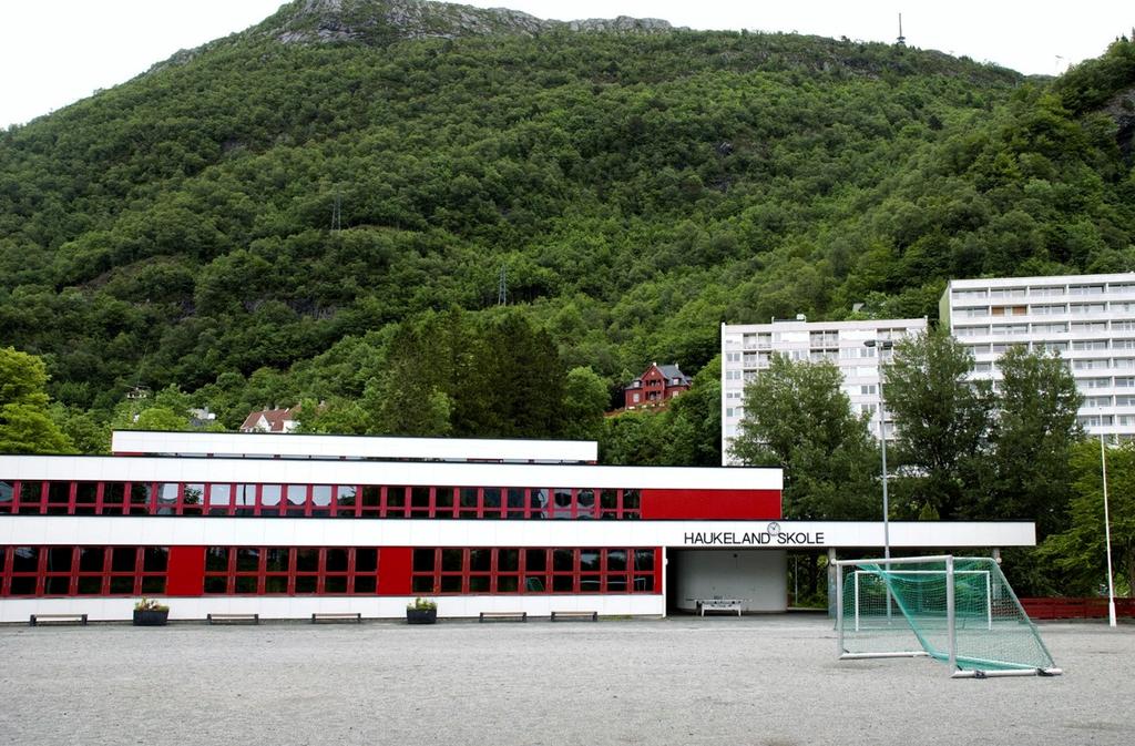 Kommunikasjon mellom skole og hjem på Haukeland skole RAPPORT FRA