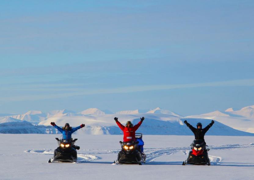 skandinavisktalende guide Nordlyssafari med hundeslede og snøscooter Transport,