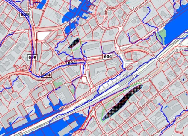 Overvann Den viktigste overvannsledningen gjennom området kommer fra området ved Storengveien, går ned skrenten og krysser diagonalt over Benkowparken.