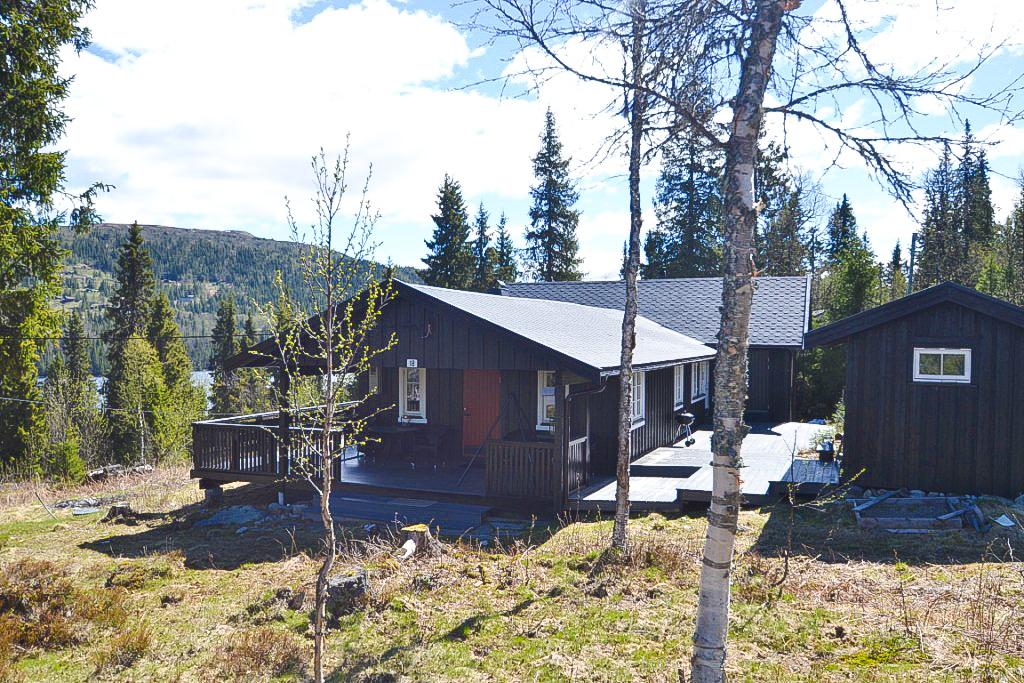 Flott fritidseiendom i Synnfjellet Skjelneoddvegen 18 2880 Nord Torpa Eiet tomt på 1 700 m² Skiløyper kjøres opp i