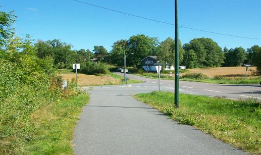 13. Son Kolås Langs Kolåsveien er det opparbeidet gang- og sykkelvei fra Son sentrum til Kjøvangveien. Videre nordover må det opparbeides en gang- og sykkelvei for å ivareta trafikksikkerheten.