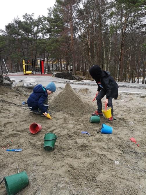 En god overgang fra ferie til SFO Kom gjerne og lek litt på småskoleplassen i ferien Gå