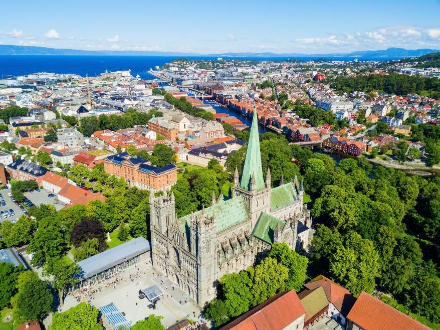 STATUS FOR REISELIVET I TRONDHEIM Trondheim som by og reisemål Trondheim betyr «trøndernes heim», er Norges tredje største by, og har tidligere også vært hovedstad i Norge.