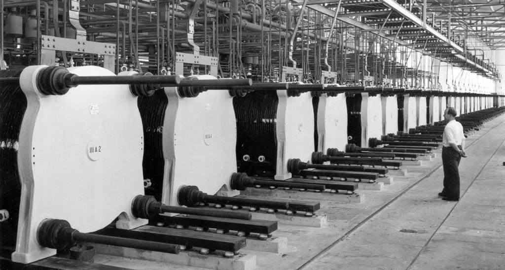 Den gamle hydrogenfabrikken i Glomfjord 1949-1993 Verdens største i sitt slag 168 elektrolysører fordelt på tre fabrikkhaller Historien Hydro produserte hydrogen ved elektrolyse i Glomfjord og Rjukan