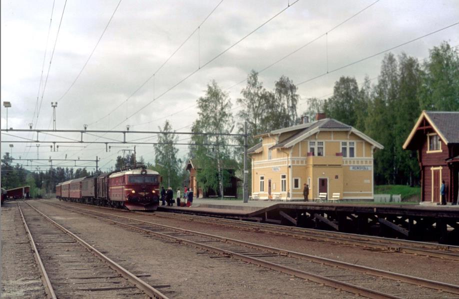 Offentlig plan Sentrale problemstillinger: Stasjonsbygningene er vernet gjennom Verneplan for jernbaneutbygginger (1997) og i gjeldende reguleringsplan.