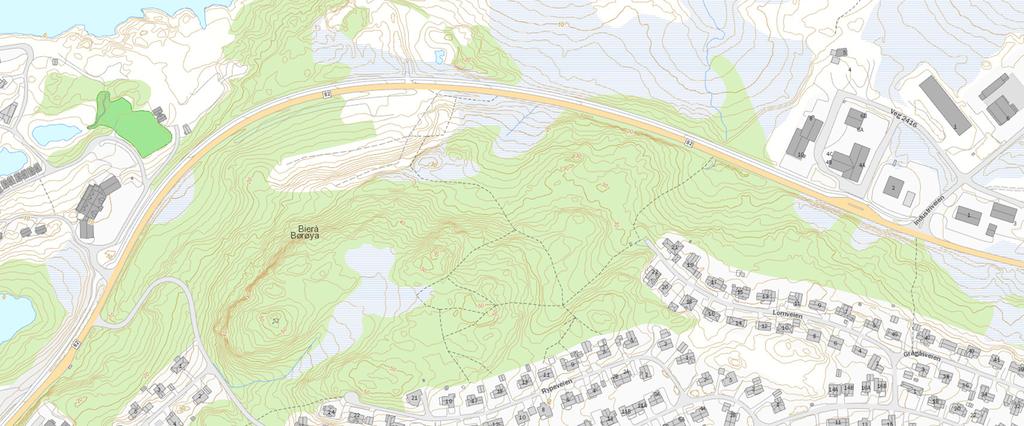 Stokmarknes sentrum ligger sørvest for planområdet, innen rimelig sykkelavstand. Det finnes også bussholdeplasser i fv. 82 sørvest for planområdet.