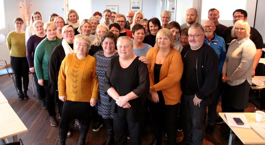 Vellykket oppstartsmøte for Oppvekst og familie Rundt 35 ledere og tillitsvalgte fra den nye Oppvekst- og familie-avdelingen var samlet til oppstartsmøte på Rørvik Rorbuer sist fredag.