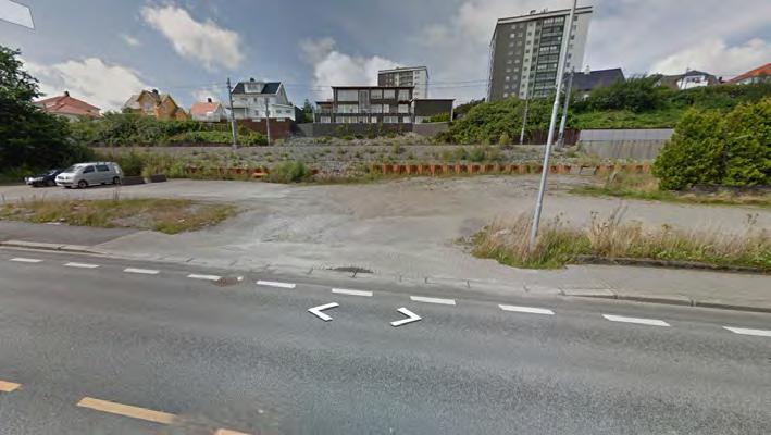 B Ikke regulert avkjørsel for eiendommen Strandgata.