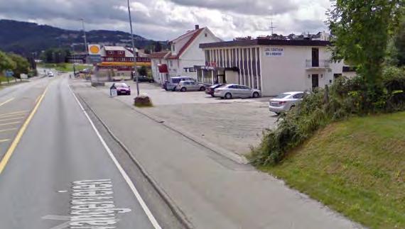 Er skiltet med gjennomkjøring forbudt, samt skilt med vikeplikt fra Vodlageilen og ut på Stavangerveien.