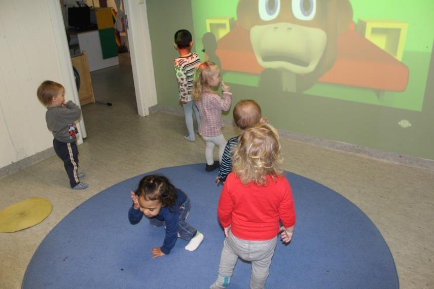 Andre sanger som er kjente er også gøy å både synge og danse til.