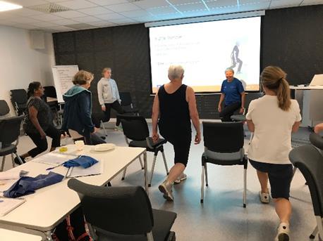 En dags opplæring med fysioterapeuter fra kommune og frisklivssentralen, utprøvd i Kristiansand, og breddes gjerne ut.