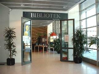 Vi er glade for at innbyggerne, dere, benytter biblioteket som opplevelsessenter, kunnskapsarena, studiesenter og «storstue».