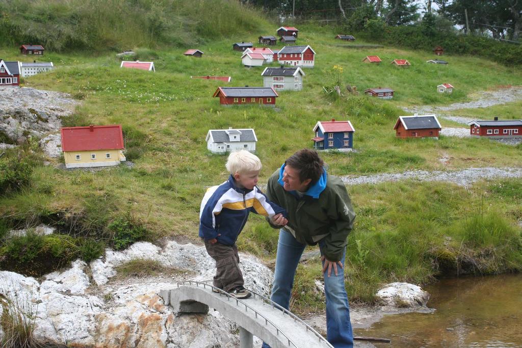 samfunnet (Drotner, 2011) Påstand 2: Medier bidrar til å