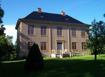 Fredete kulturminner Yttersø (ID 86487) ble oppført som lystgård rundt 1820. Hovedbygningen har to etasjer i klassisistisk stil med hovedvekt på stilarten Louis-seize.