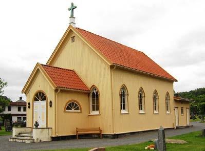 Kirkegården bak Sandefjord kirke, mellom Langes gate og Møllers gate og mellom Landstads gate og Skiringssalveien/Castbergs gate, ble innviet i 1883, og kapellet ble innviet året etter.