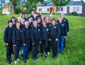 Strykere og barnekor fra Biskopshavn kirke. På repertoaret står norske barnesanger, arrangert for kor og orkester.