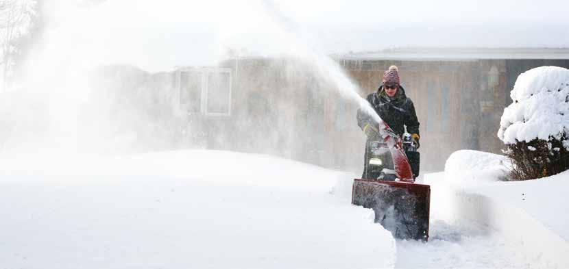 KRAFTIGE SNØFRESERE SOM HJELPER DEG GJENNOM SKAVLER, SKARE OG VINTERKALDE DAGER. TOROS 2-TRINNS SNØFRESERE. Skal du måke mye snø? Hender det at det danner seg høye skavler som du må måke deg gjennom?