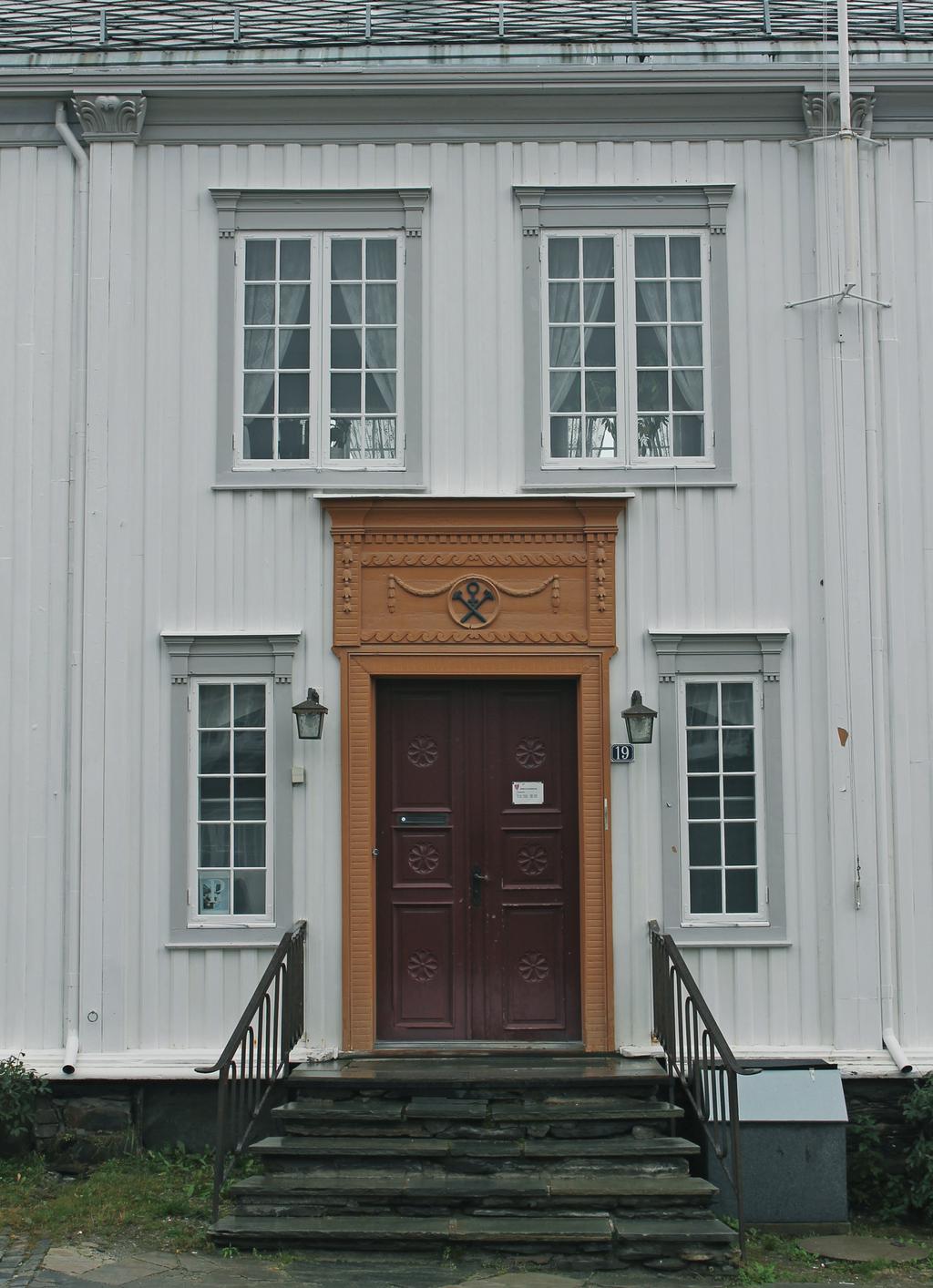 Rådhuset på Røros, bygd i 1790-åra, har mange arkitekturdetaljer med bakgrunn i