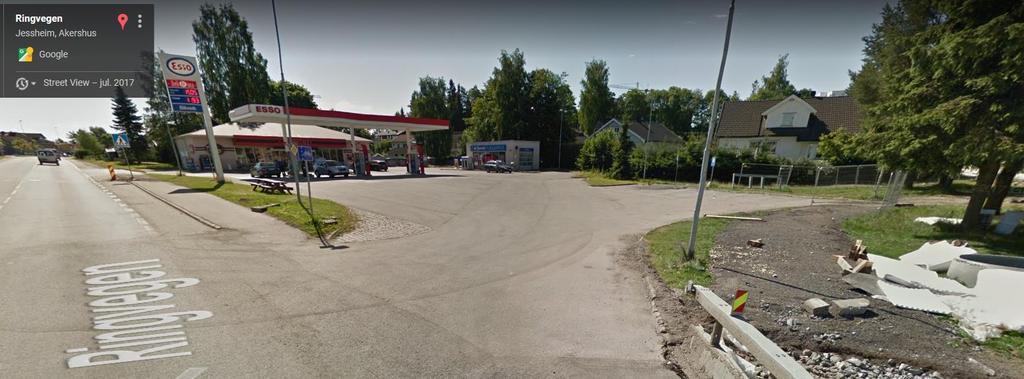 Foto fra Google Steet View, med omsøkt plassering av telt og container på parkeringsplass til høyre i bildet.