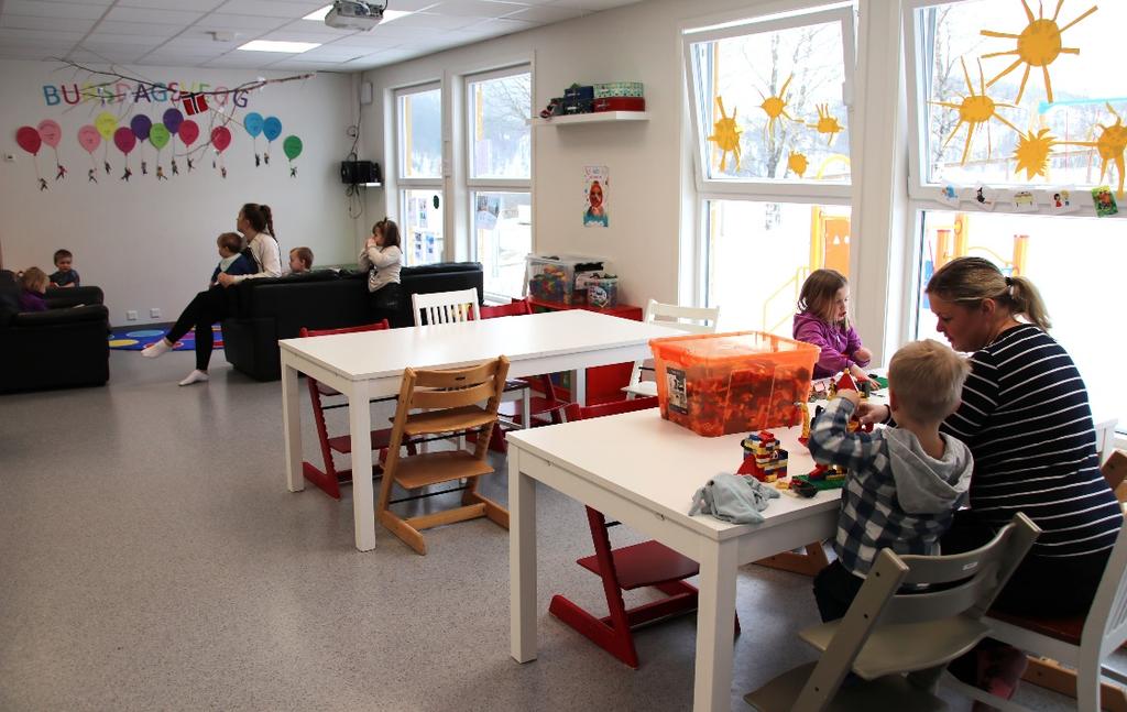 Foldereid oppvekstsenter er også i den heldige stilling at Rektor Monica Rosø Skauvik kan vise fram et godt og nytt skolekjøkken.